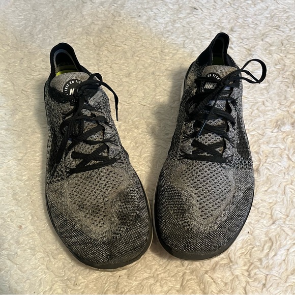 Nike Free Run Flyknit Black and White Running Shoes - Picture 2 of 6